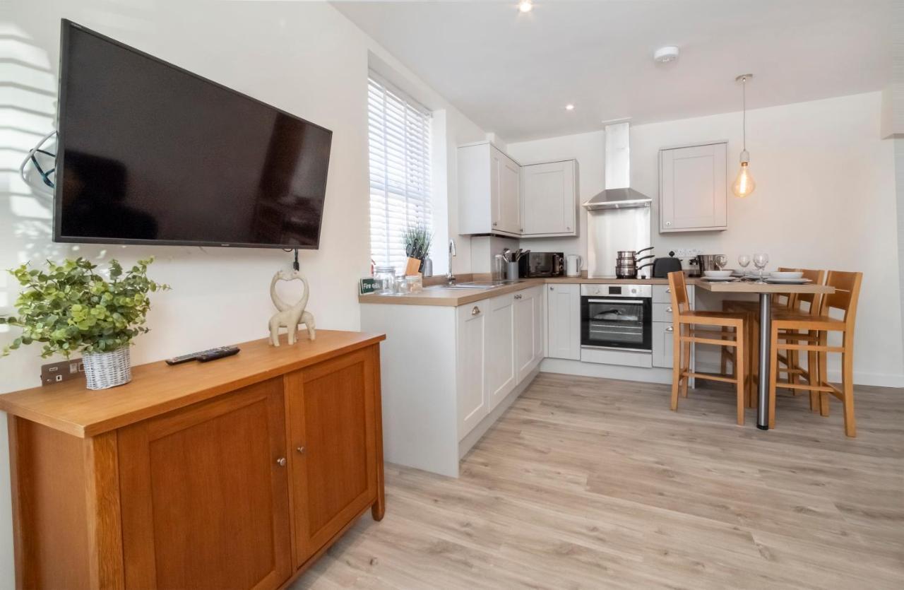 Livingstone Street With Free Parking Apartment